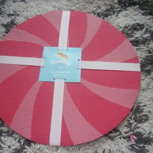 Kohl's St Nicholas Square Holiday Cheer Placemats 15 in Diameter Pepperment New - Picture 4 of 4